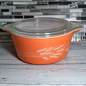 Vintage 1979 orange Harvest Wheat Pyrex baking dish with lid